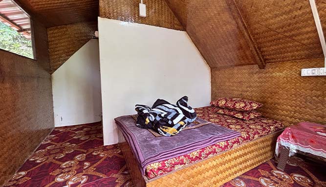 Bamboo cottage with Private  Bathroom