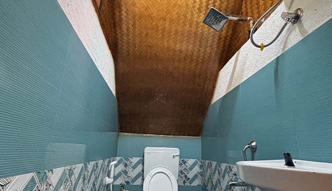 Bamboo-cottage-with-private-bathroom)